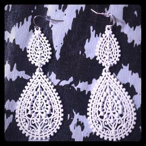 NY & Co white dangle earrings 🎀